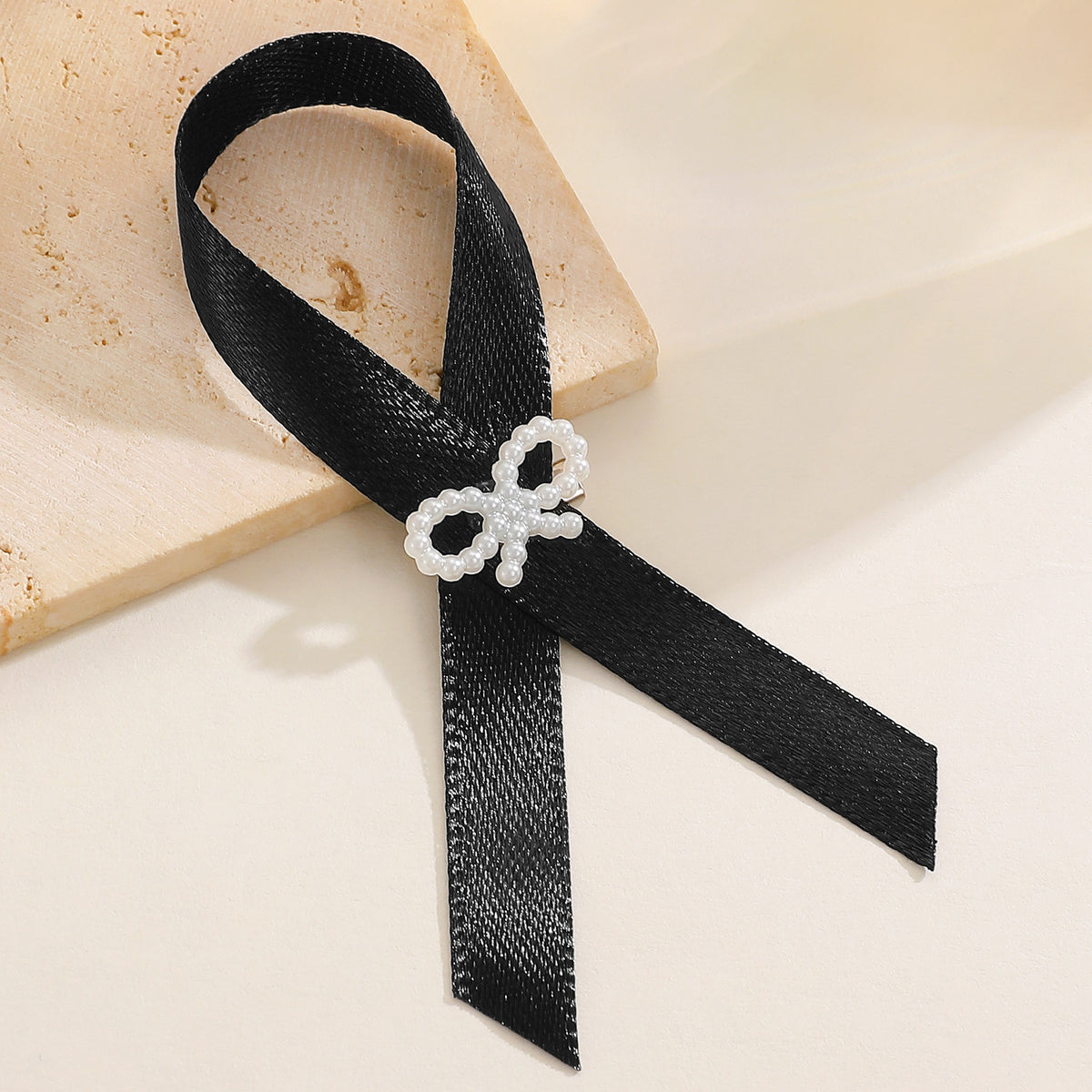 Foreign trade hot-selling ribbon brooch jewelry fashion diamond red ribbon brooch brooch activities commemorative clothing wholesale